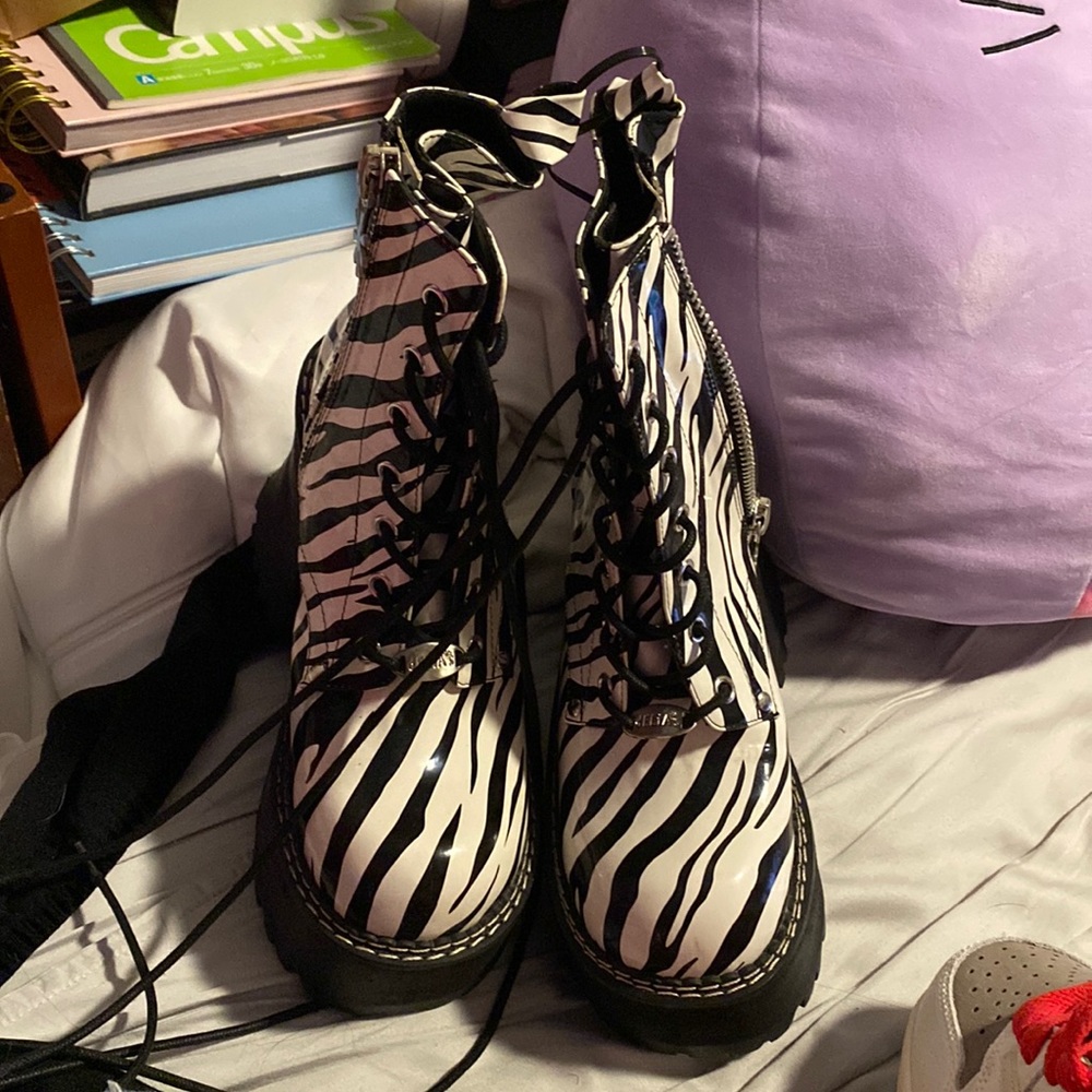 Delia’s by dollskill zebra platform boots